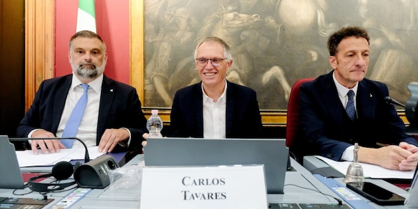Tavares in Parlamento: “Lotteremo come dannati, Stellantis resta in Italia”