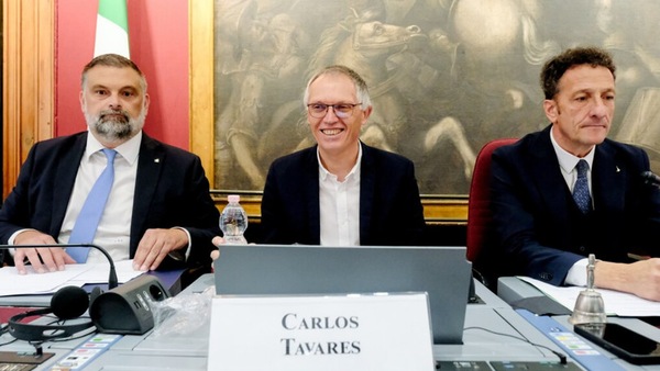 Tavares in Parlamento: “Lotteremo come dannati, Stellantis resta in Italia”
