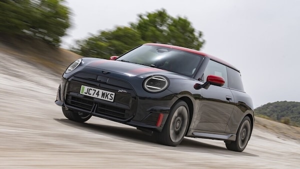 Mini John Cooper Works, 3 porte e Aceman debuttano a Parigi