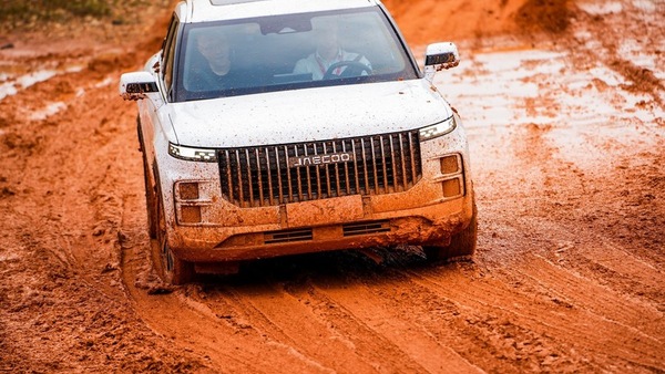 Test Jaecoo J7: SUV medio, ambizioni grandi