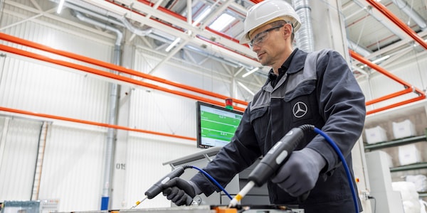 Mercedes inaugura il primo sito di riciclo delle batterie in Europa