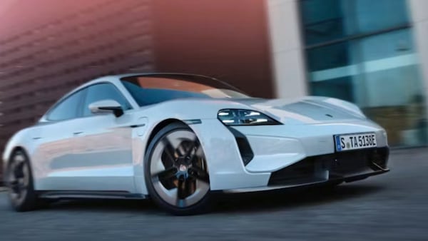 Male le elettriche, Porsche continua a puntare sui motori a benzina