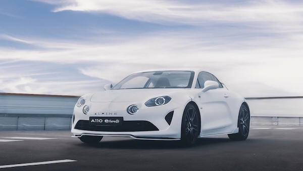 Alpine, che sfida: la A110 elettrica peserà meno delle termiche