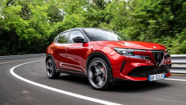 Alfa Romeo Intensa debutta a Bruxelles insieme a Junior Q4