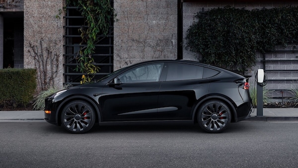 Tesla Model Y 2025, il design Juniper senza più segreti