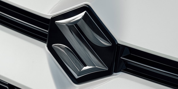 Neopatentati al volante, nella gamma Suzuki Hybrid ce n'è per tutti