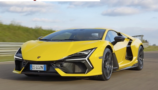 Lamborghini Revuelto, lunga vita al 12 cilindri
