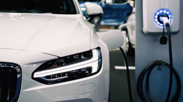 Auto elettriche, l'inchiesta di Auto sulla ricarica: quanto conviene?