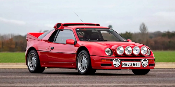 Ford RS200 S, all'asta una delle quattro preziosissime e rarissime in rosso Ferrari