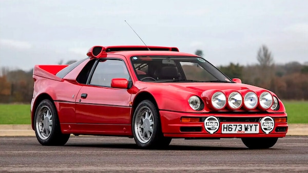 Ford RS200 S, all'asta una delle quattro preziosissime e rarissime in rosso Ferrari