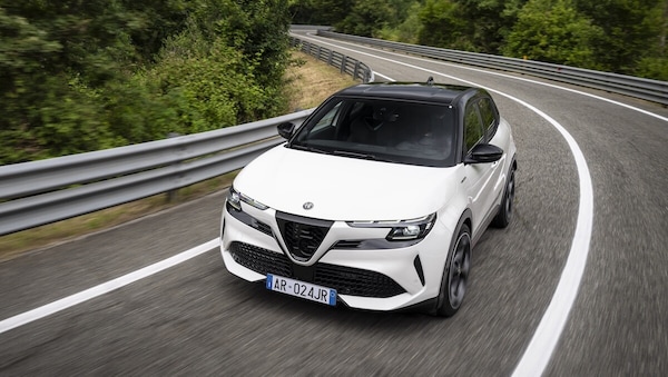 Alfa Romeo Junior Q4 ibrida arriva in Italia: i prezzi e la promozione