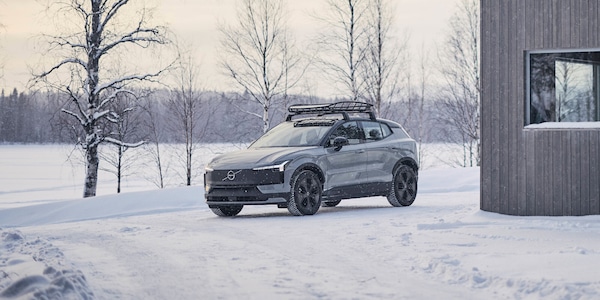 Nuova Volvo EX30 Cross Country, più robusta per l'off-road
