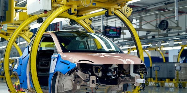 Anfia, in Italia la produzione auto crolla a -65% a dicembre, nel 2024 -43%