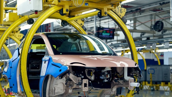 Anfia, in Italia la produzione auto crolla a -65% a dicembre, nel 2024 -43%