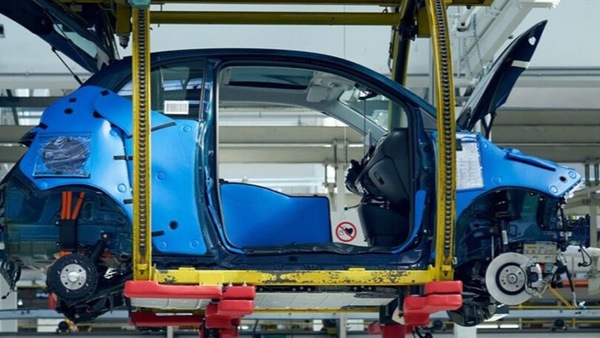 Nuova Fiat 500 Hybrid, grandi manovre a Mirafiori