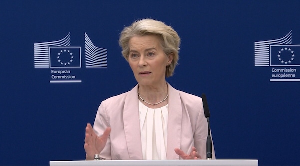 Emissioni CO2 e multe: von der Leyen apre alla flessibilità, il target non cambia