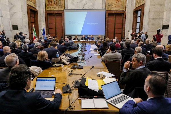 Tavolo automotive, Urso: "L’Italia guida l'Europa, per rimettere sulla strada giusta l'automotive"