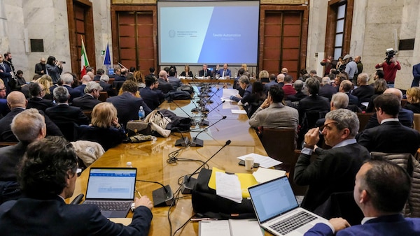 Tavolo automotive, Urso: "L’Italia guida l'Europa, per rimettere sulla strada giusta l'automotive"