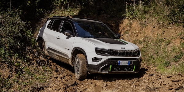 Jeep Avenger 4Xe, in fuoristrada senza paura