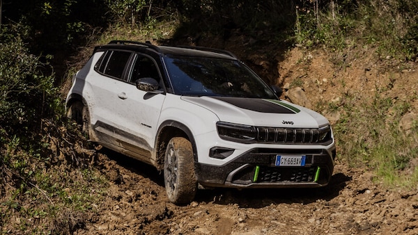 Jeep Avenger 4Xe, in fuoristrada senza paura