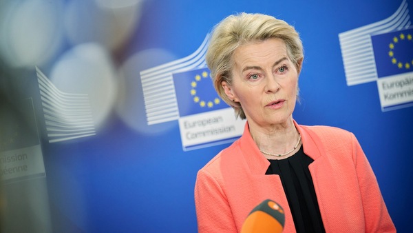 Dazi USA sull'Europa, Von der Leyen: "Duro colpo, discuteremo con il settore auto"