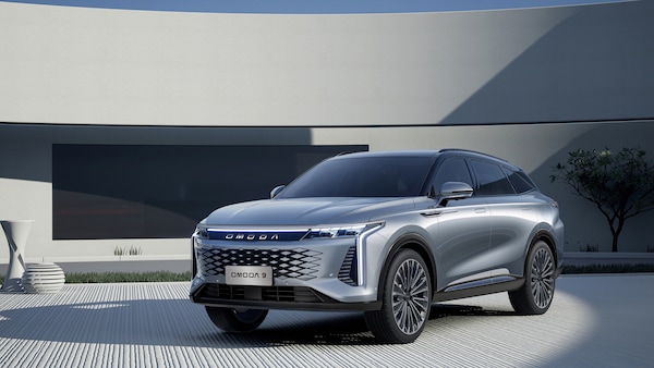 Omoda 9 SHS, l'ibrido super da oltre 1.000 km di autonomia