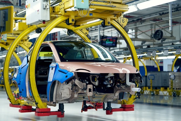 Rischio auto Italia, per T&E solo l'elettrico salverà la produzione