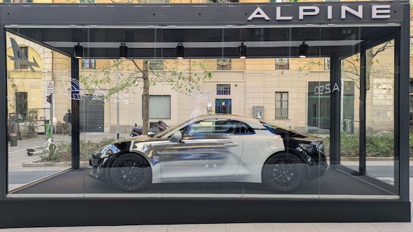 Alpine, una art car per la Milano Design Week