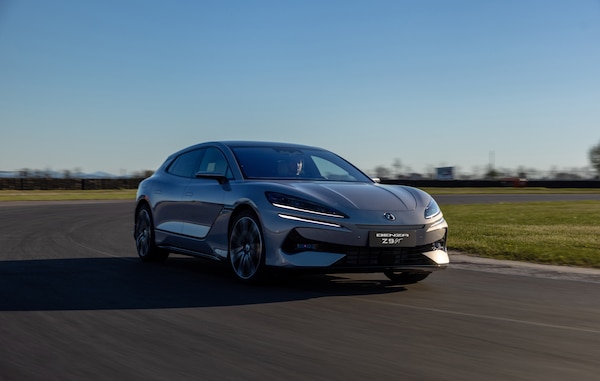 Denza Z9GT, la cinese di lusso e hig-tech da 870 cavalli