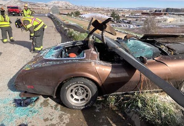 Spaventoso incidente in Corvette: conducente vivo per miracolo