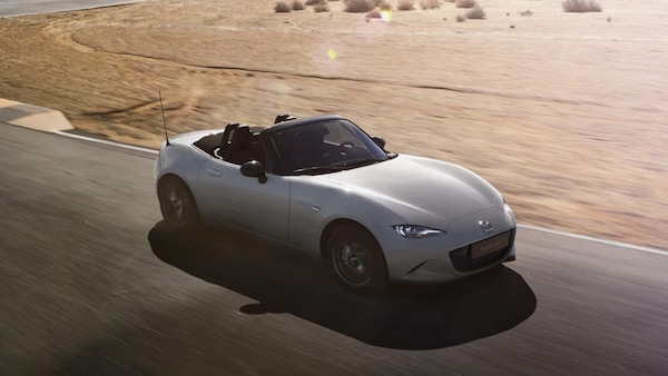 Mazda MX-5, primavera speciale con le edizioni Kazari e Homura
