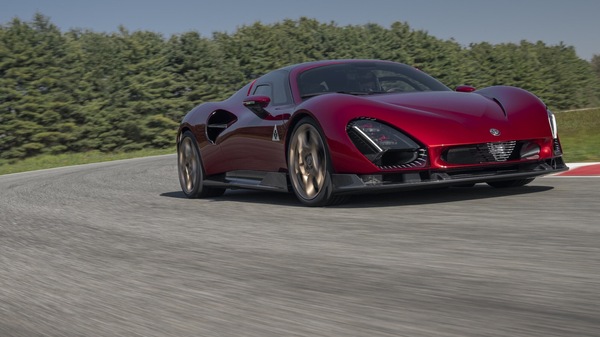 Alfa Romeo 33 Stradale, l'adrenalina pura del Biscione