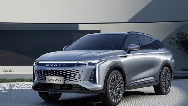 Omoda 9 SHS, i prezzi (competitivi) del super ibrido plug-in