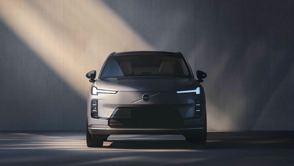 Volvo XC70 il ritorno: un suv ibrido ricaricabile e con range extender