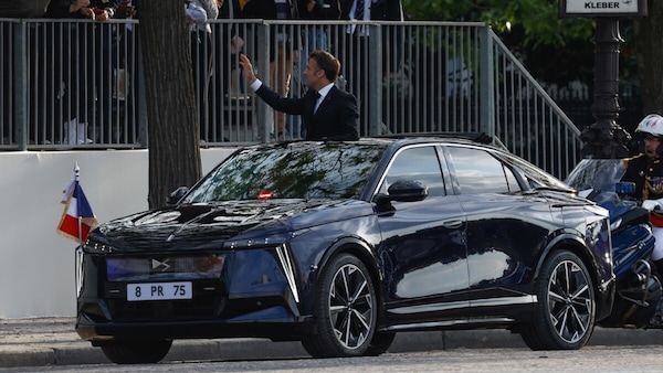 DS N° 8 Presidenziale, dla Melfi alla sfilata sugli Champs Élysée per celebrare l'Armistizio