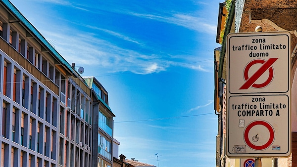 Quadrilatero della moda di Milano chiuso al traffico dal 12 maggio: l'ennesima decisione, più che discutibile, della giunta Sala