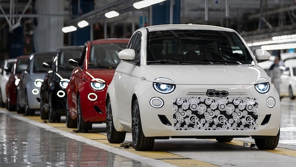 Fiat 500 Hybrid, com'è e quando arriva: avviata la produzione a Mirafiori
