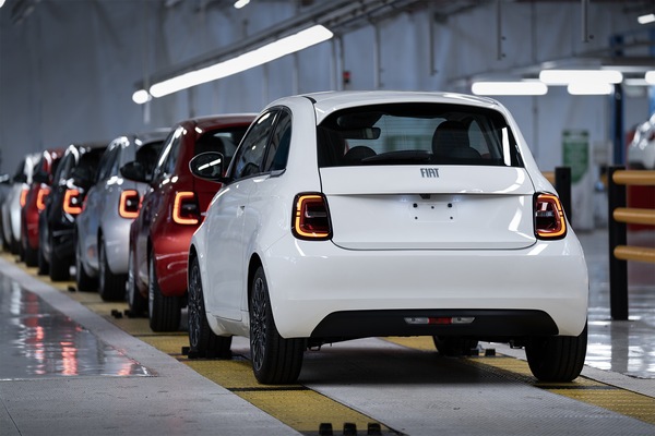 Fiat 500 Hybrid, le prime immagini