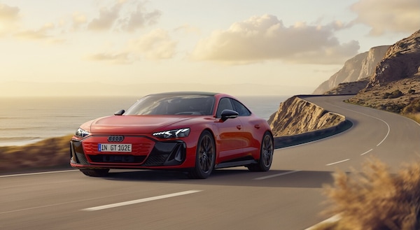 Audi e-tron GT quattro, autonomia al top e prezzo giù di 15.000 euro