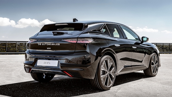 La DS N°4 vista da vicino a Velizy