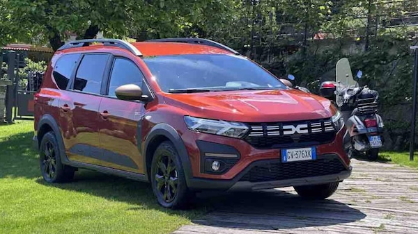 Dacia Jogger 2024, versatile fino a sette posti e oltre 1000 km di autonomia con un pieno