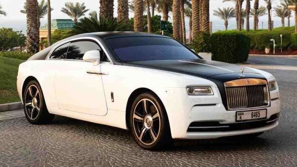 Wang Xiaofei si risposa: la nuova moglie, 18 anni, riceve denaro, case e... una Rolls-Royce come dote