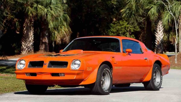 Pontiac Firebird Trans Am 1976: la leggenda in Carousel Red