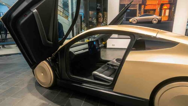 Tesla lancia i suoi Robotaxi a giugno, ma non è la rivoluzione che immaginavamo