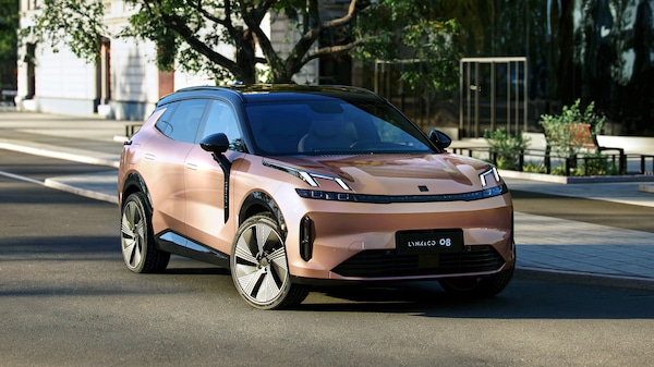 Lynk & Co 08, Suv “super” ibrido che sfida le elettriche