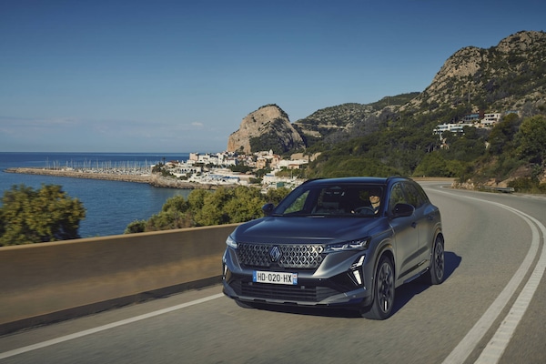 Renault Austral, il Suv si aggiorna con mild hybrid e più tecnologia