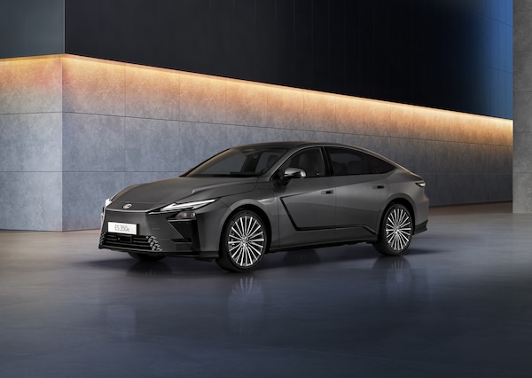Lexus ES, executive ed elettrificata