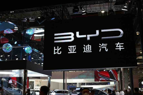 BYD supera Tesla in Europa: vendite di auto elettriche a +169% ad aprile