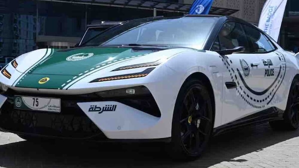 La polizia di Dubai accoglie la nuova Lotus Emeya elettrica nella sua flotta