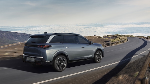 Peugeot E-3008 e E-5008, Dual Motor per tutti i terreni